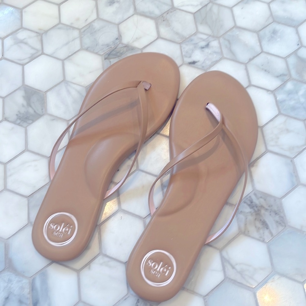 Solei tan flip flops- only worn once.